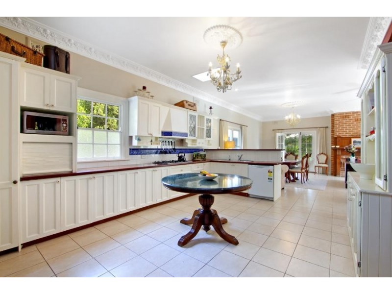 16 Belvidere Avenue, Blackheath NSW 2785