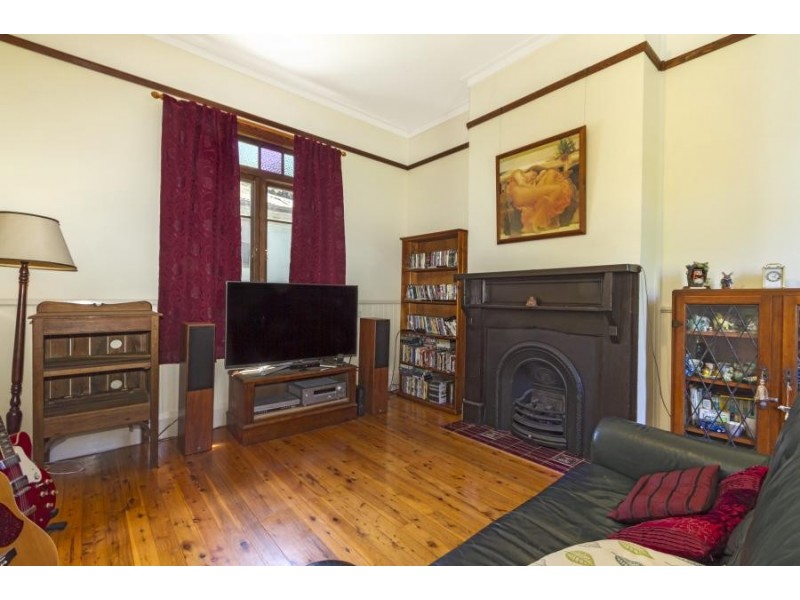 25 Armstrong Street, Wentworth Falls NSW 2782