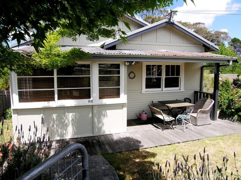 11 Waratah Street, Katoomba NSW 2780