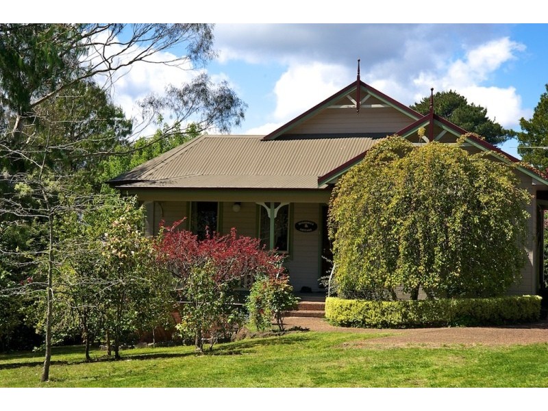 8 Salisbury Avenue, Leura NSW 2780