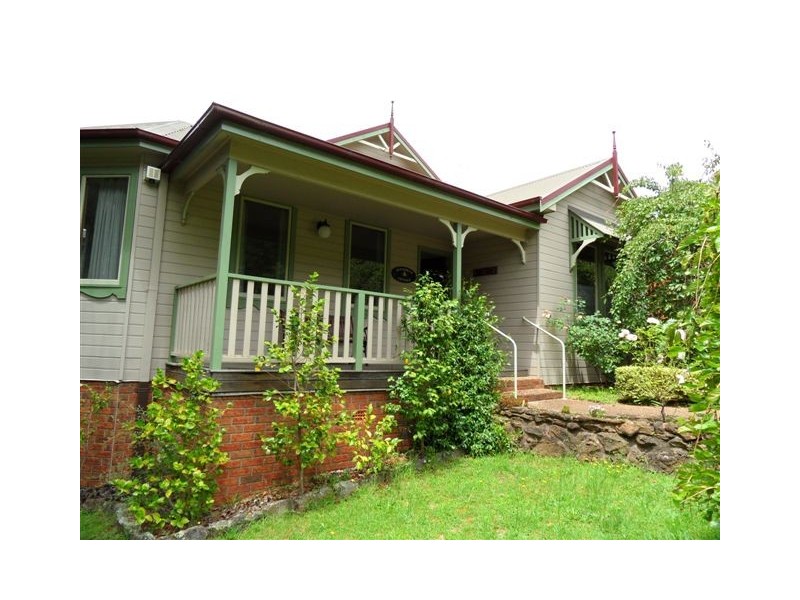 8 Salisbury Avenue, Leura NSW 2780