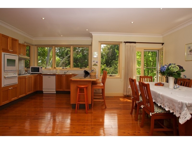 8 Salisbury Avenue, Leura NSW 2780