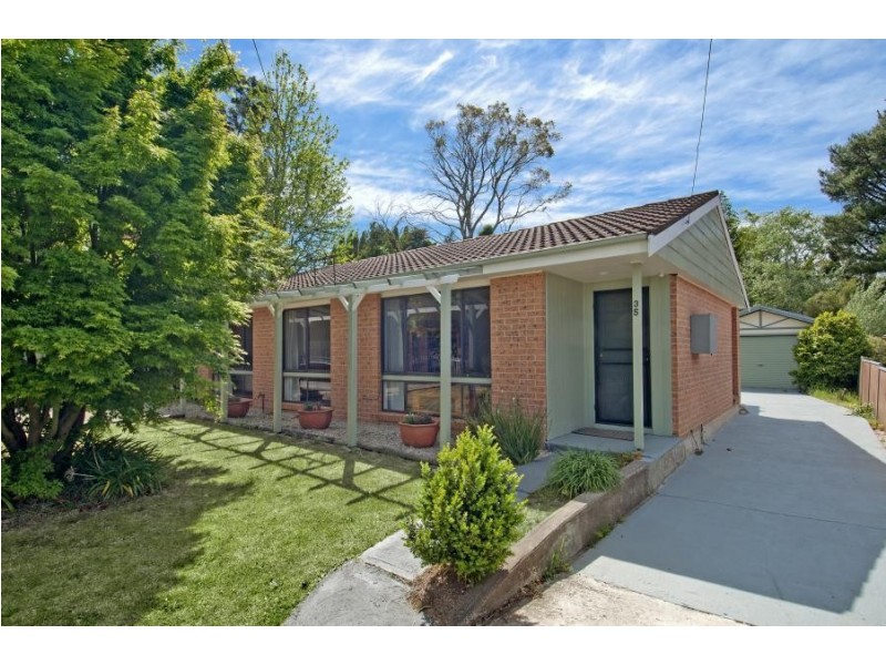 35 Lamartine Ave, Wentworth Falls NSW 2782