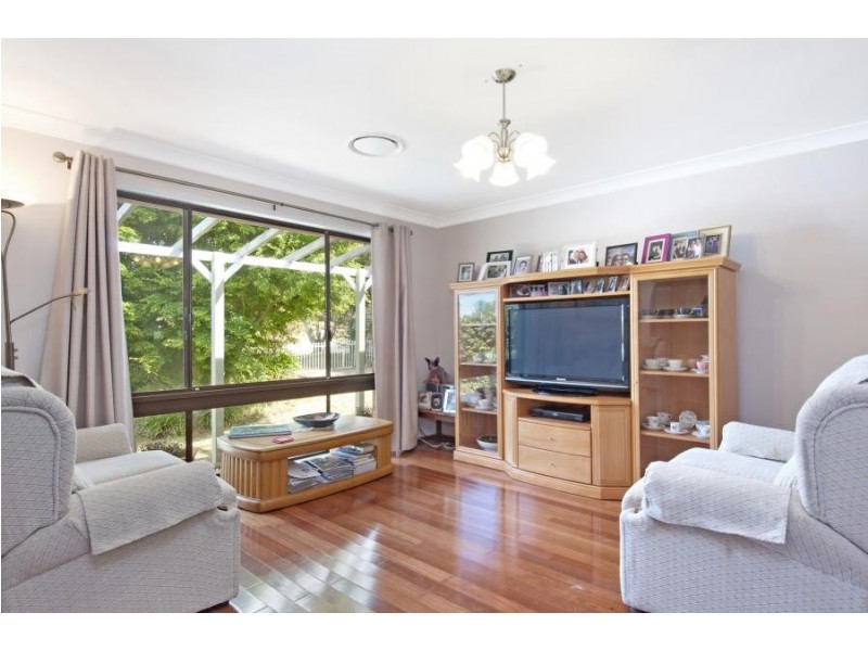 35 Lamartine Ave, Wentworth Falls NSW 2782