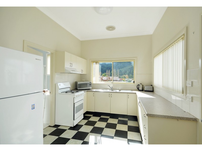 14 Read Avenue, Lithgow NSW 2790