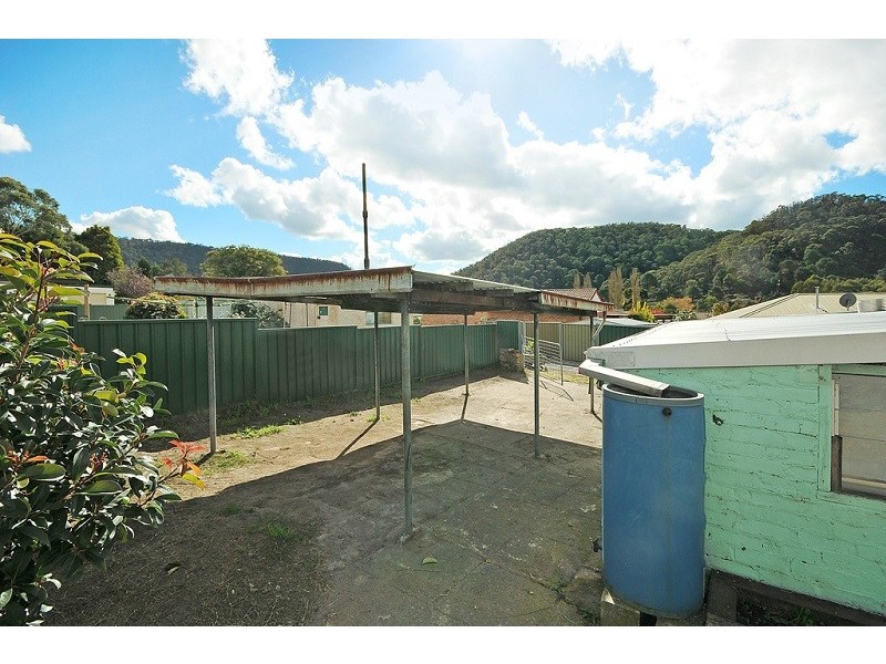 14 Read Avenue, Lithgow NSW 2790