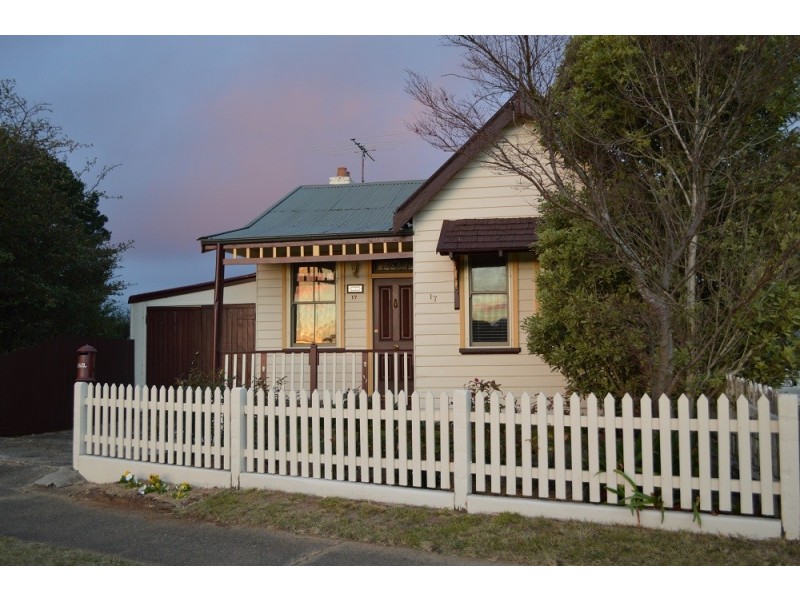 17 Albion Street, Katoomba NSW 2780