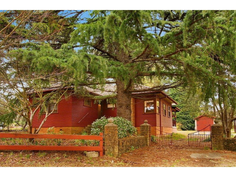 39 Cascade St, Wentworth Falls NSW 2782