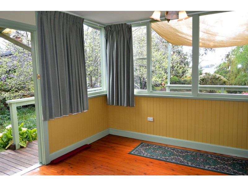 6 Murphys Lane, Wentworth Falls NSW 2782