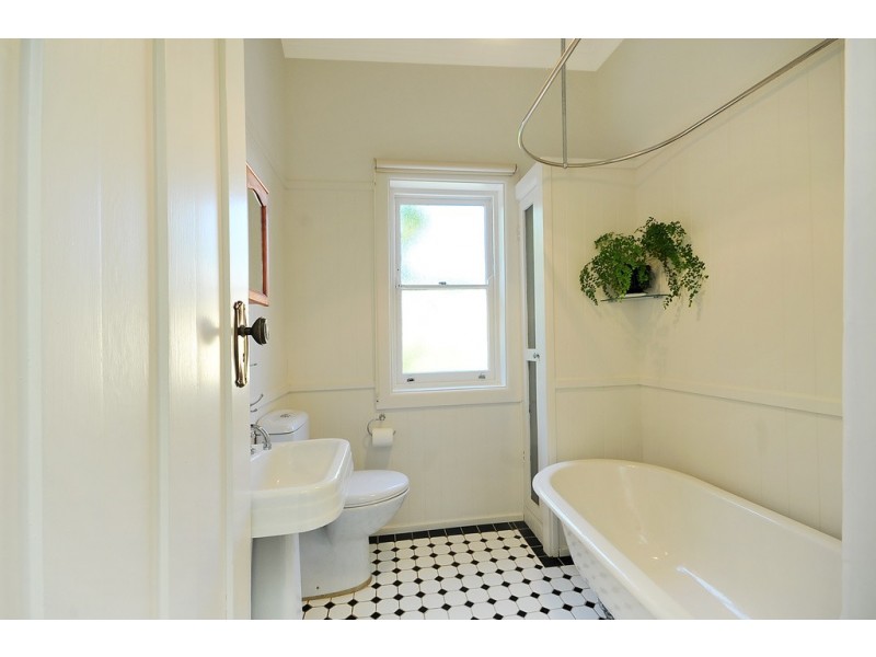 242 Leura Mall, Leura NSW 2780