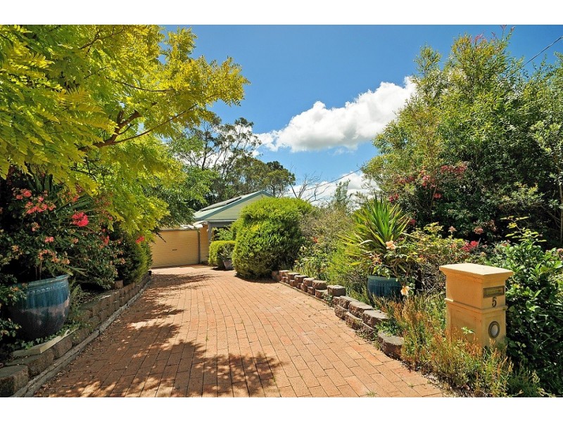 5 George Evans Close, Wentworth Falls NSW 2782