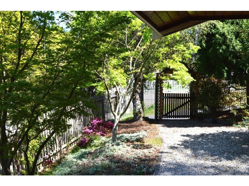 15 Hartley Esplanade, Leura NSW 2780