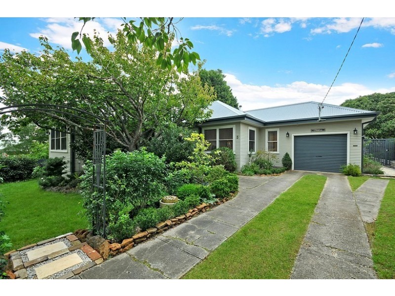 5 Rodova St, Katoomba NSW 2780