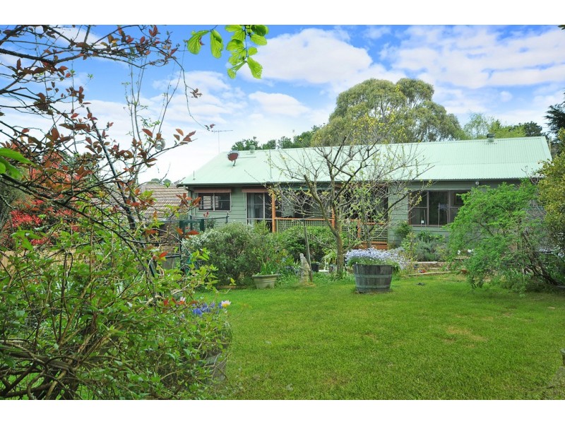 5 Geggie St, Wentworth Falls NSW 2782