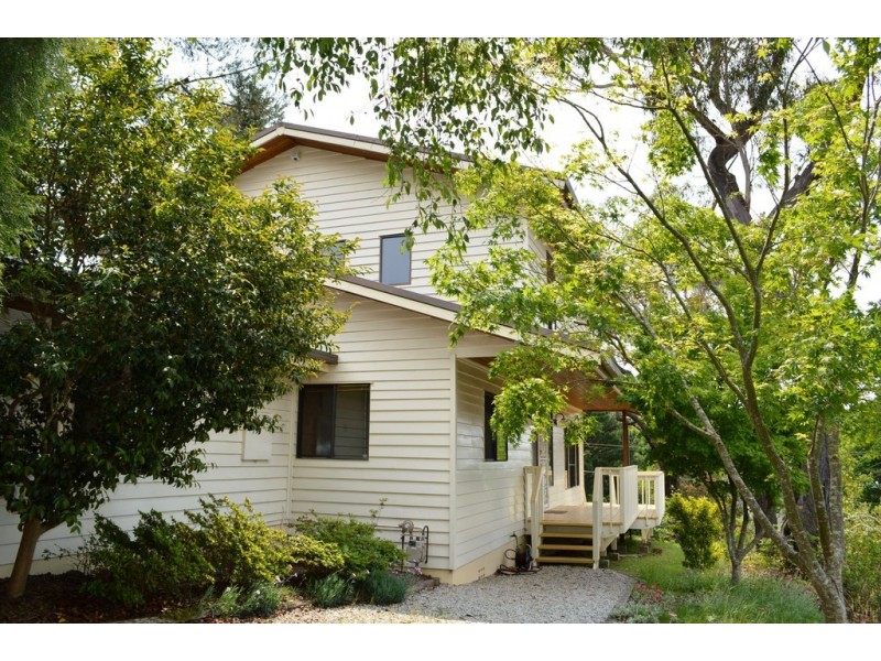 15 Hartley Esplanade, Leura NSW 2780