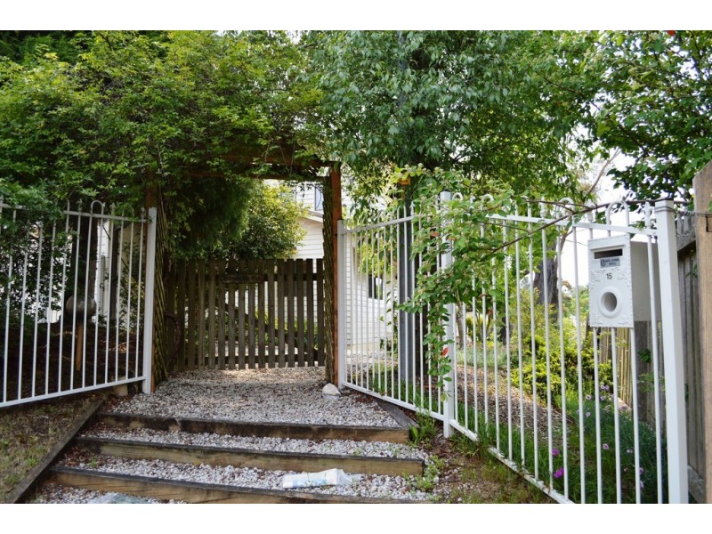 15 Hartley Esplanade, Leura NSW 2780