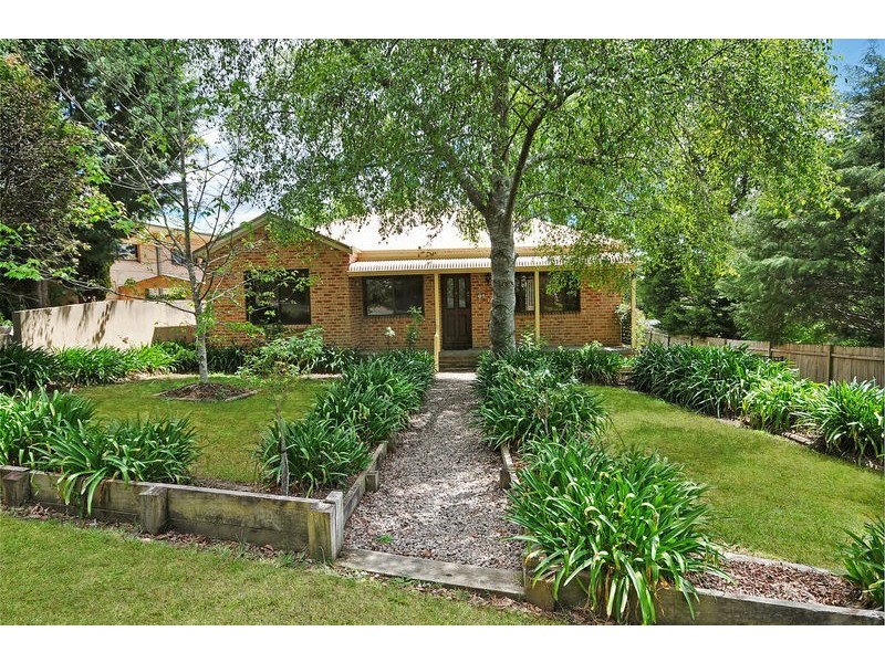 8 Denman Parade, Leura NSW 2780