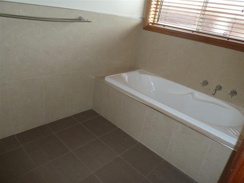 13 Neville Avenue, Mount Gambier SA 5290