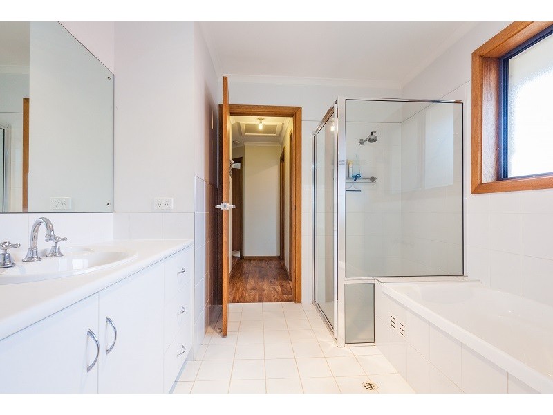 14 Lakewood Avenue, Mount Gambier SA 5290