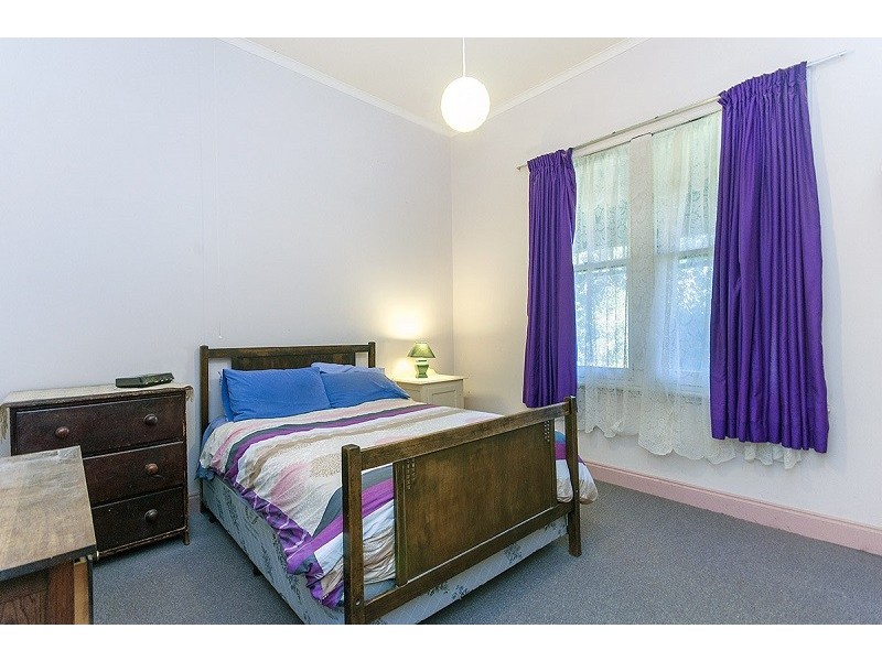 8 Burns Street, Hamilton VIC 3300