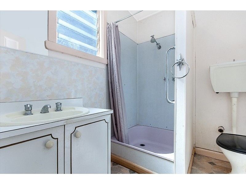 8 Burns Street, Hamilton VIC 3300