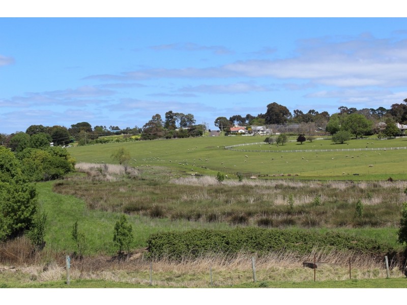 24 Charles Street, Hamilton VIC 3300