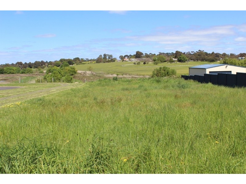 24 Charles Street, Hamilton VIC 3300