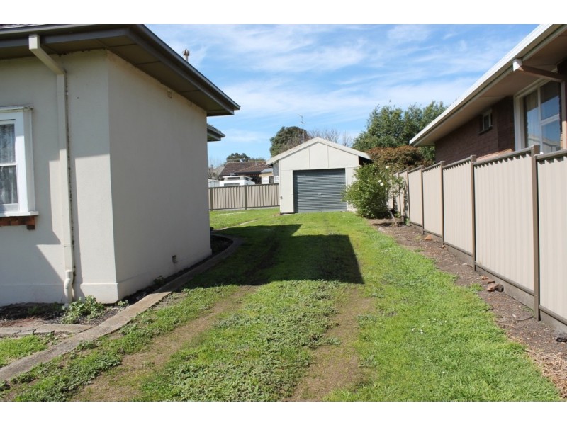 28 Scoresby Street, Hamilton VIC 3300