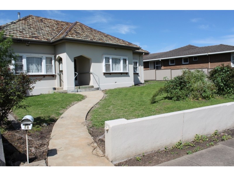 28 Scoresby Street, Hamilton VIC 3300