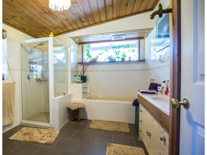- Wanwin Road, Mumbannar VIC 3304