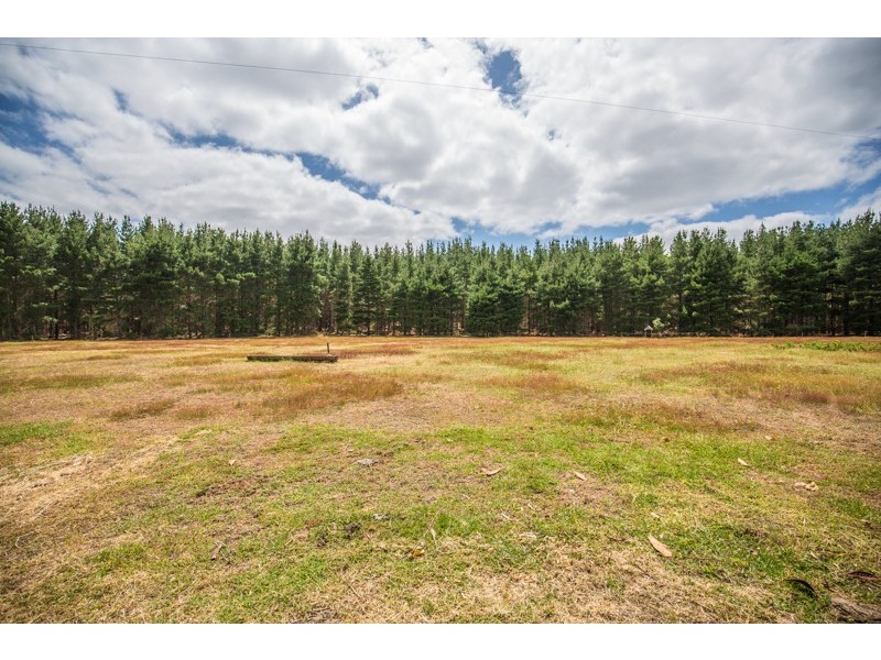 - Wanwin Road, Mumbannar VIC 3304