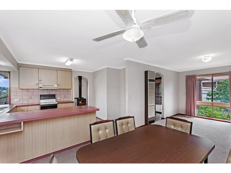 2 Duke Avenue, Hamilton VIC 3300