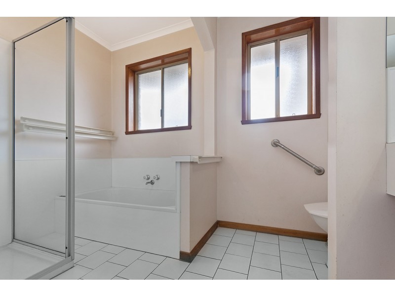 2 Duke Avenue, Hamilton VIC 3300