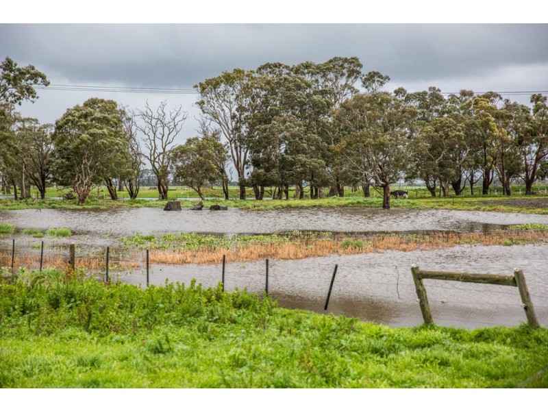 - “Meldana” Peweena Road, Mingbool SA 5291