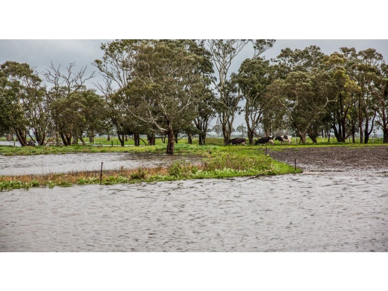 - “Meldana” Peweena Road, Mingbool SA 5291