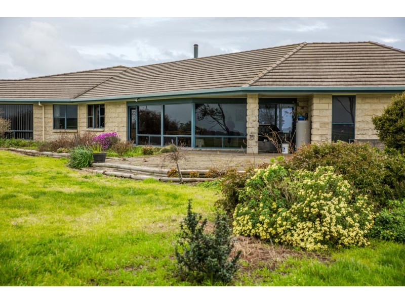 - “Meldana” Peweena Road, Mingbool SA 5291