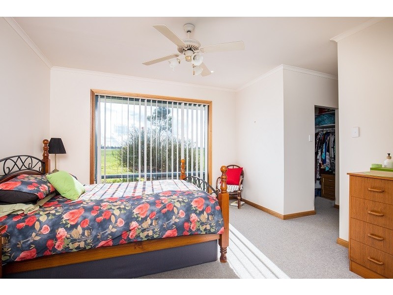 - “Meldana” Peweena Road, Mingbool SA 5291