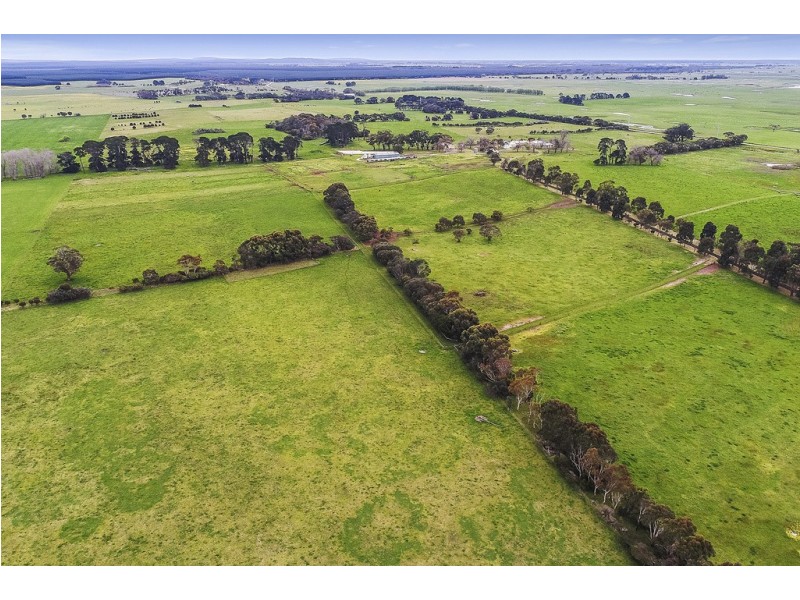 519 Peweena Road ”Peweena Station”, Mingbool SA 5291