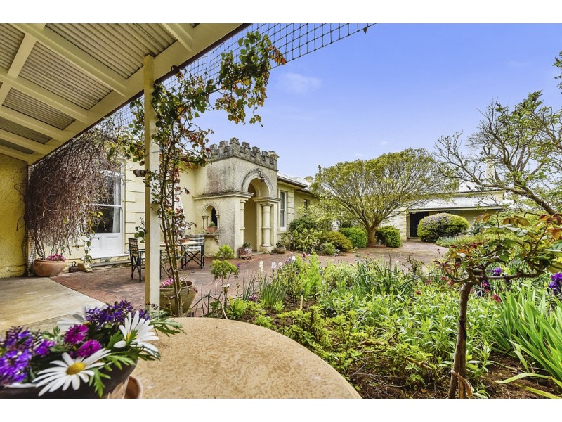 519 Peweena Road ”Peweena Station”, Mingbool SA 5291