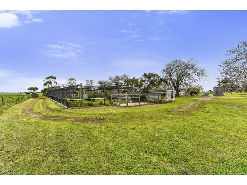 519 Peweena Road ”Peweena Station”, Mingbool SA 5291