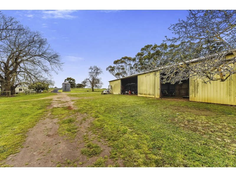 519 Peweena Road ”Peweena Station”, Mingbool SA 5291