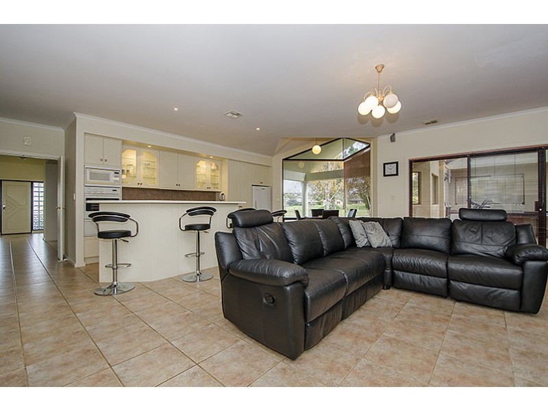 8 Glenmont Crescent, Mount Gambier SA 5290