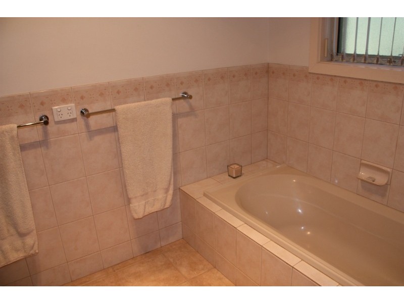 17 Woodcrest Close, Mount Gambier SA 5290