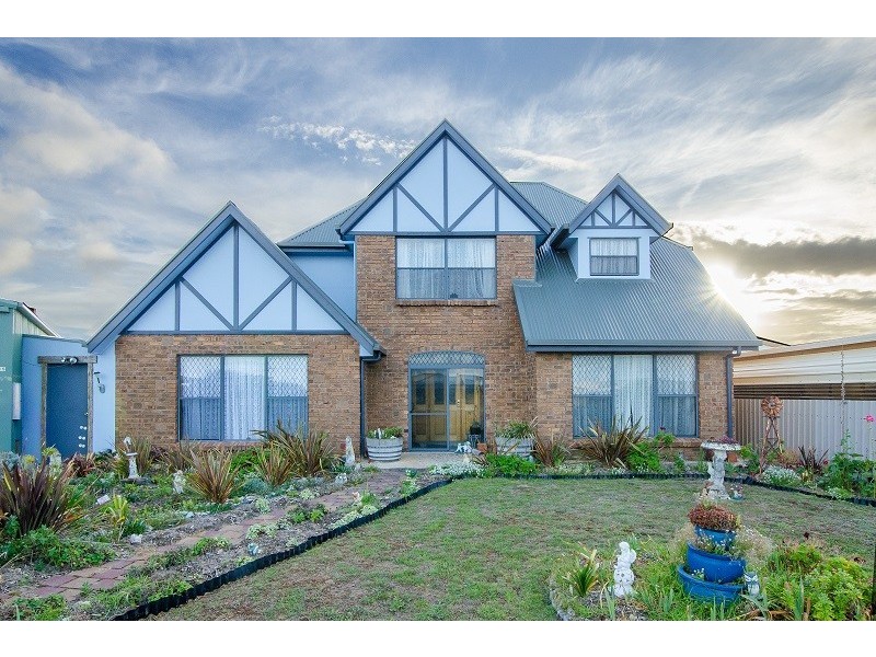 15 Lila Crescent, Nene Valley SA 5291