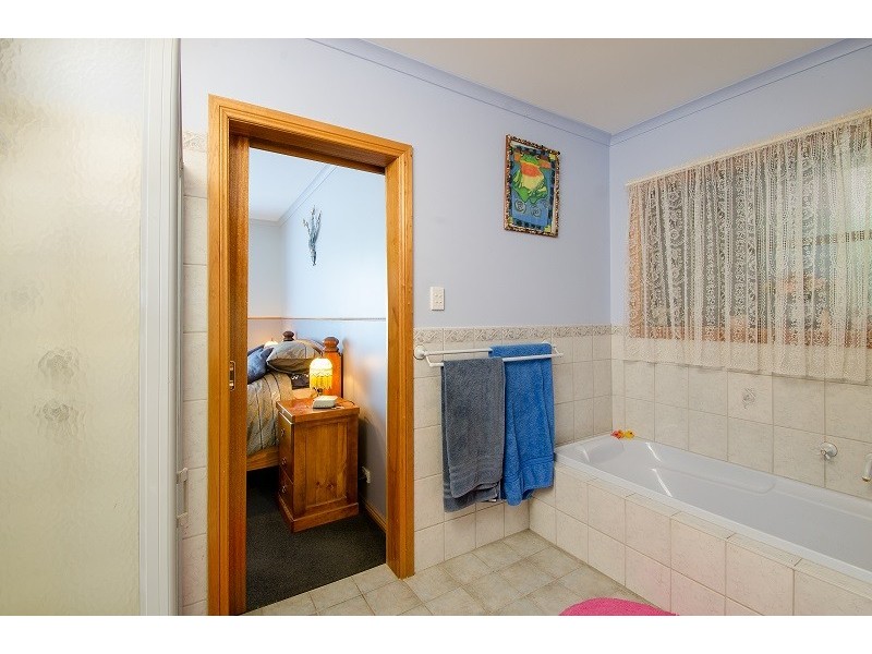 15 Lila Crescent, Nene Valley SA 5291