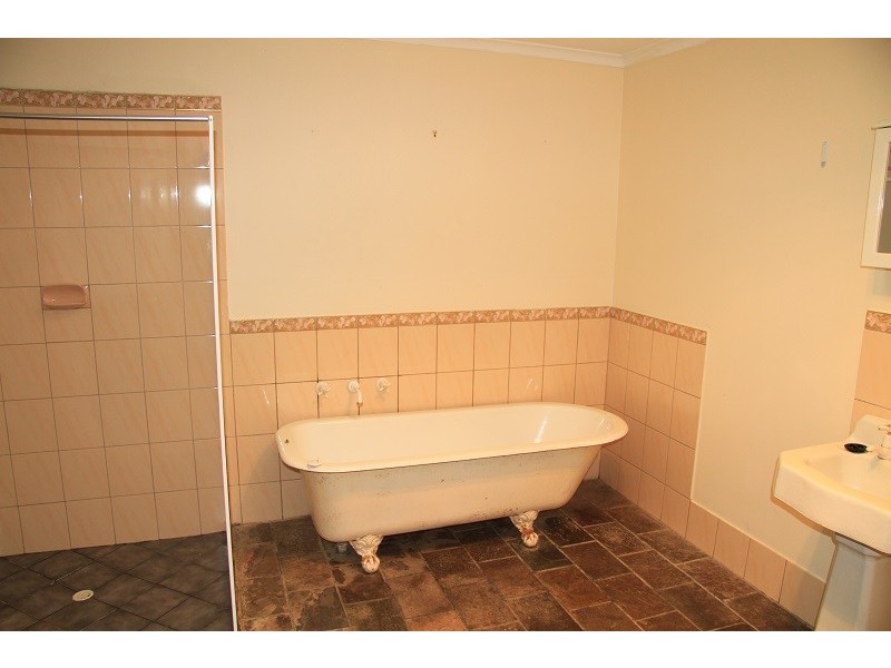 35 Jubilee Hwy West, Mount Gambier SA 5290