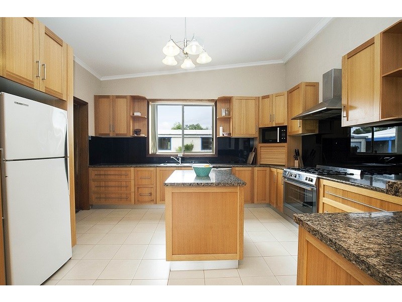 16 Lake Edward Road, Glencoe SA 5291