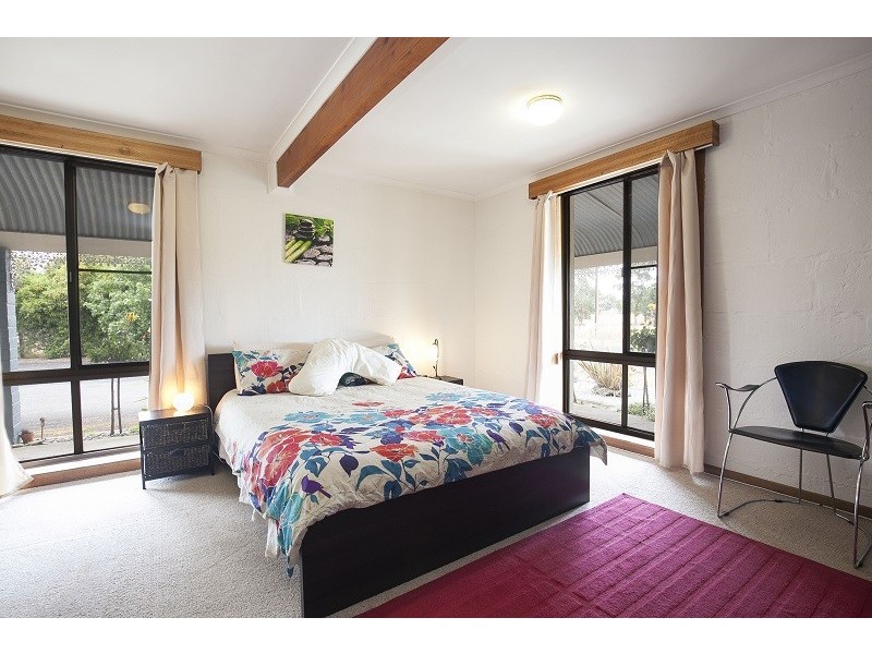 16 Lake Edward Road, Glencoe SA 5291