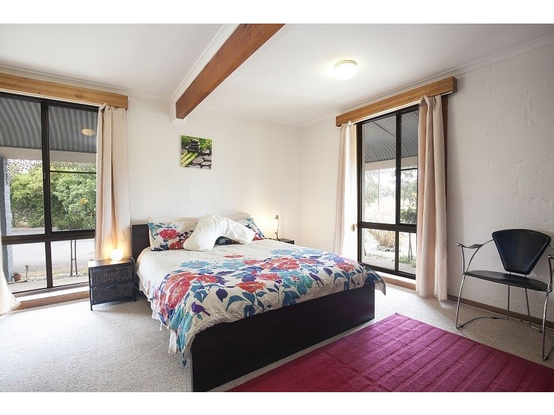 16 Lake Edward Road, Glencoe SA 5291