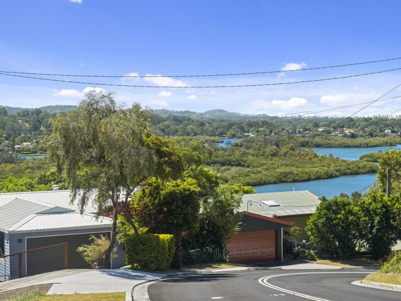 24 Hillcrest Ave, Tweed Heads South NSW 2486